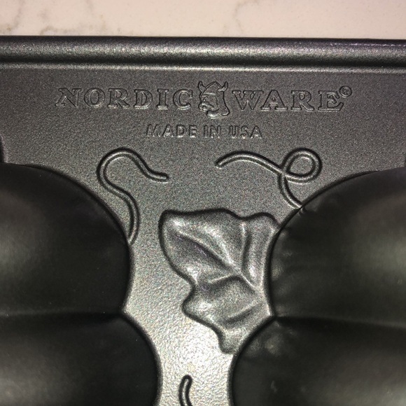 Nordic Ware Baby 3-D Pumpkin cake pan - Picture 2 of 5